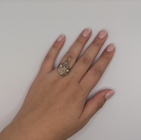 Size 6.5 silver and stone ring - Picture 2 of 7